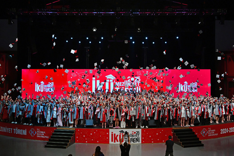 İKÜ 2024-2025 Mezuniyet Töreni 