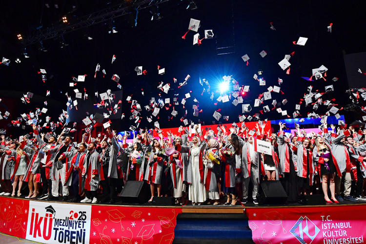 İKÜ 2024-2025 Mezuniyet Töreni 