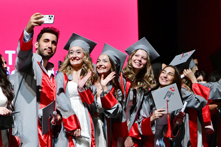 İKÜ 2024-2025 Mezuniyet Töreni 